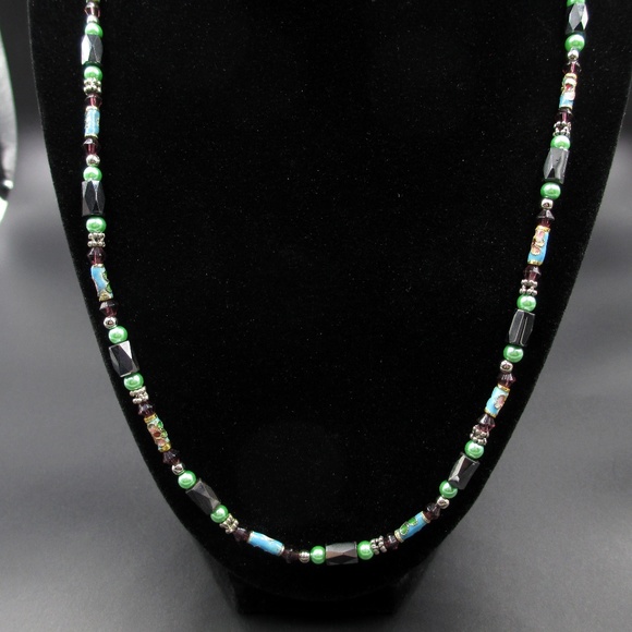 Jewelry - 31 Inch Stylish Floral & Beaded Magnetic Necklace